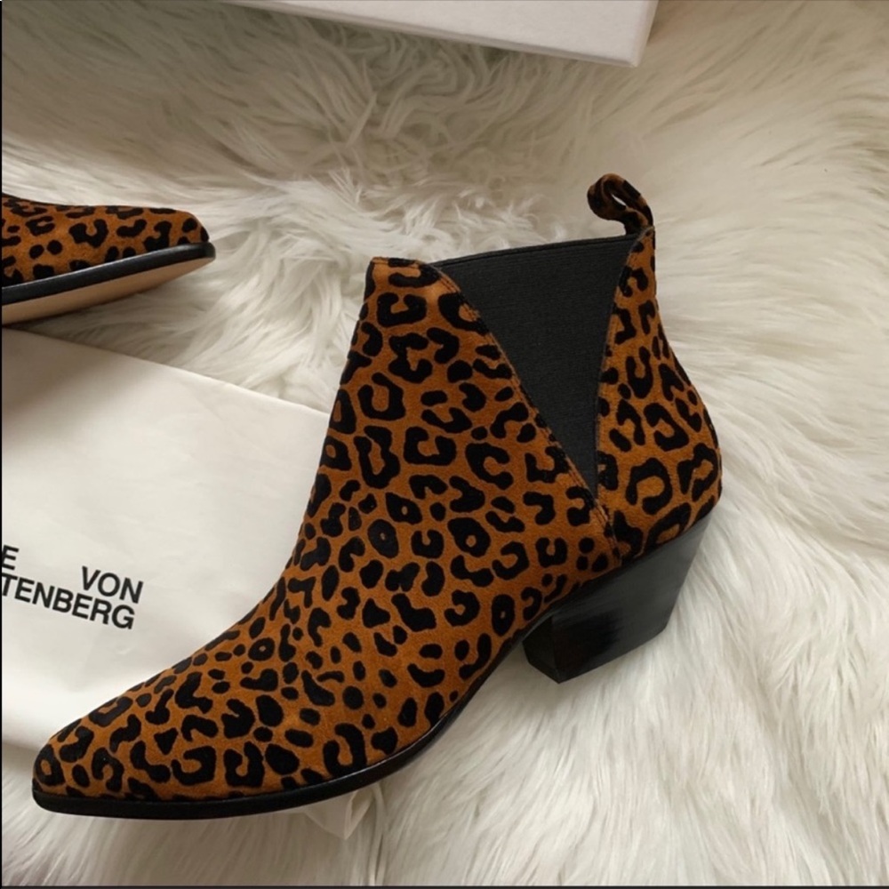 New! DIANE VON FURSTENBERG Suede Chelsea Boots - Picture 3 of 13